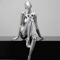 Tượng Ngồi Nữ Thần Takashi Murakami Mạ Điện