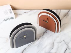 Đồng Hồ Để Bàn Kiểu Vòm Phối Da Bắc Âu