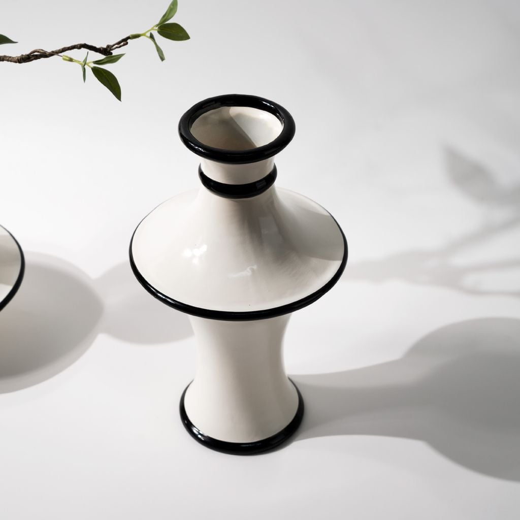 Bình Hoa Gốm Kiểu Pháp Phối Vòng Đen Sang Trọng