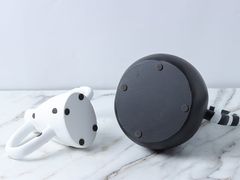 Bình Hoa Gốm Chấm Bi Đen Trắng Có Quai Cầm Bắc Âu