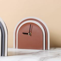 Đồng Hồ Để Bàn Kiểu Vòm Phối Da Bắc Âu