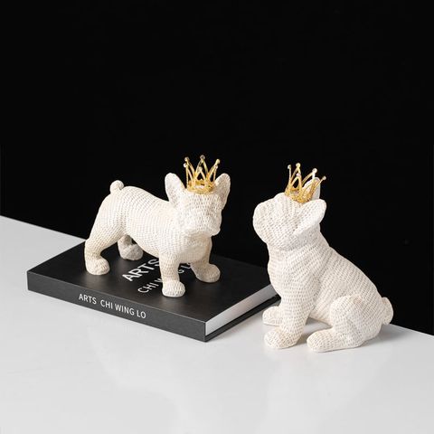 Tượng Decor Chó Đấu Bò Đội Vương Miện Sang Trọng Màu Be
