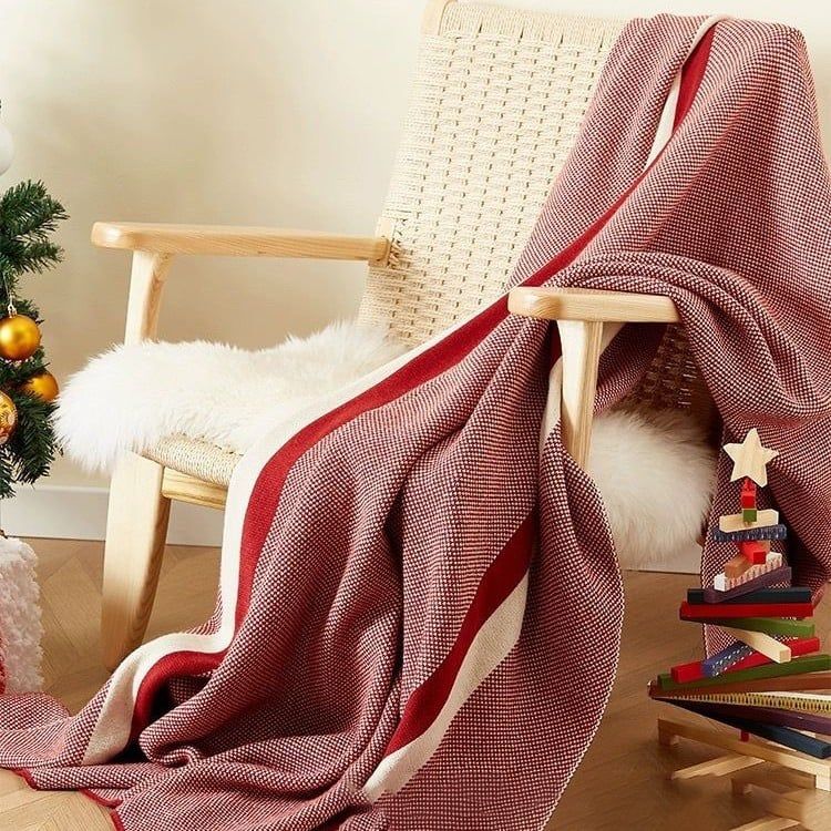 Chăn Len Dệt Kim 2 Mặt Tông Đỏ Sang Trọng