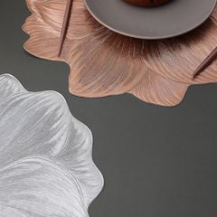 Tấm Lót Bàn Ăn Nhựa PVC Hình Hoa Ép Kim Cao Cấp