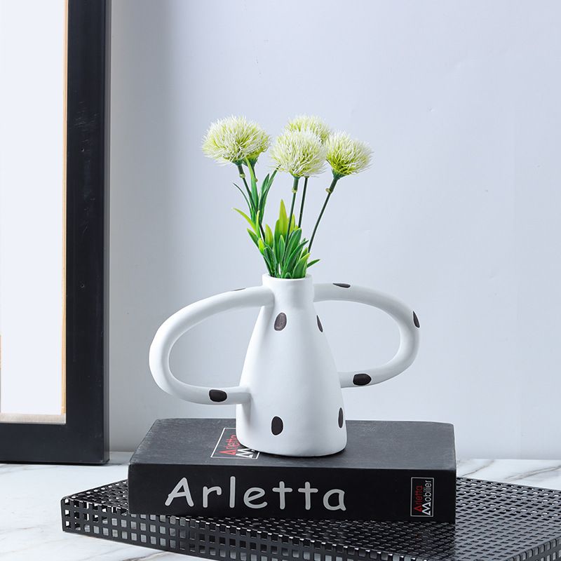 Bình Hoa Gốm Chấm Bi Đen Trắng Có Quai Cầm Bắc Âu