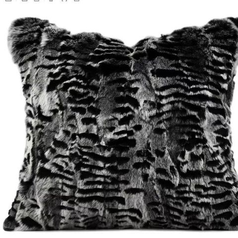 Vỏ Gối Tựa Lưng Nhung Đen Bạc Ánh Kim Vân Hổ