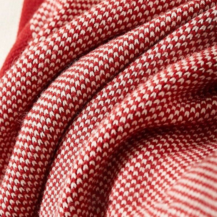 Chăn Len Dệt Kim 2 Mặt Tông Đỏ Sang Trọng