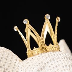 Tượng Decor Chó Đấu Bò Đội Vương Miện Sang Trọng Màu Be