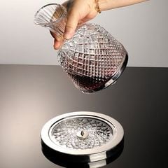 Bình Decanter Thở Rượu Vang Thủy Tinh Xoay Trên Đế Sang Trọng