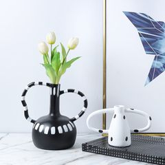 Bình Hoa Gốm Chấm Bi Đen Trắng Có Quai Cầm Bắc Âu