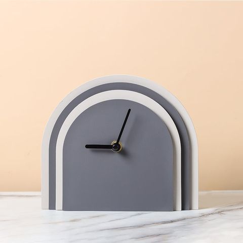 Đồng Hồ Để Bàn Kiểu Vòm Phối Da Bắc Âu