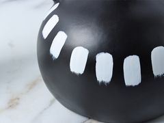 Bình Hoa Gốm Chấm Bi Đen Trắng Có Quai Cầm Bắc Âu