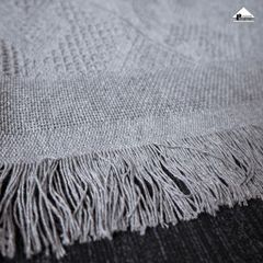 Chăn thảm phủ ghế sofa đan len tua rua màu xám lưới