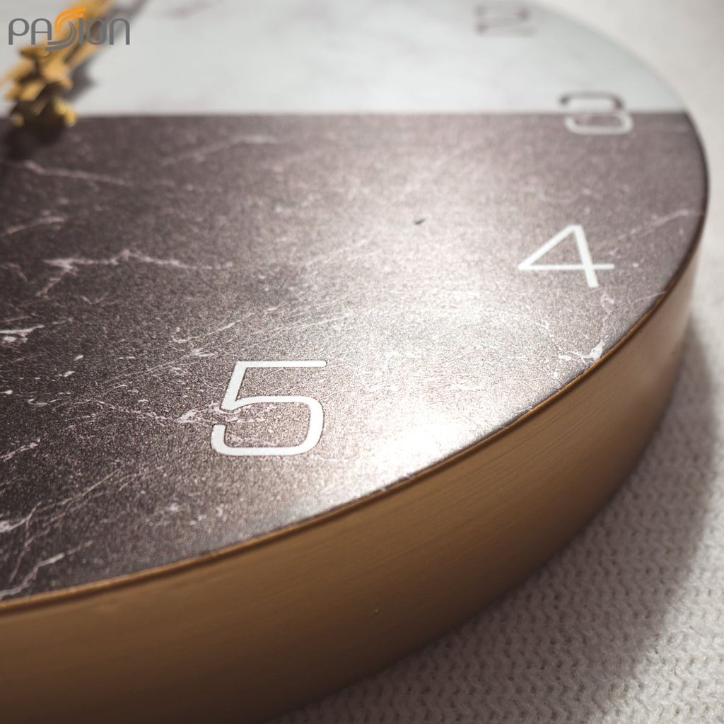 Đồng hồ treo tường phong cách đá cẩm thạch viền kim loại