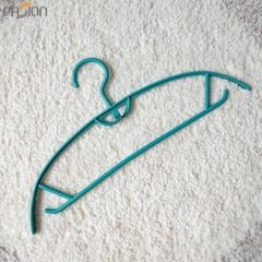 Móc Nhựa Treo Quần Áo Bán Nguyệt Bảo Vệ Quần Áo