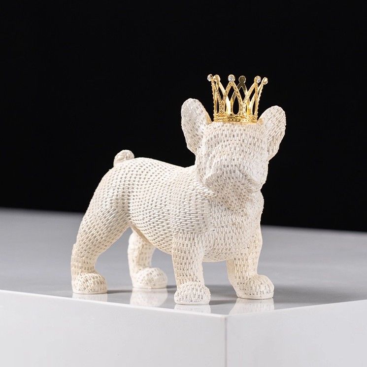 Tượng Decor Chó Đấu Bò Đội Vương Miện Sang Trọng Màu Be