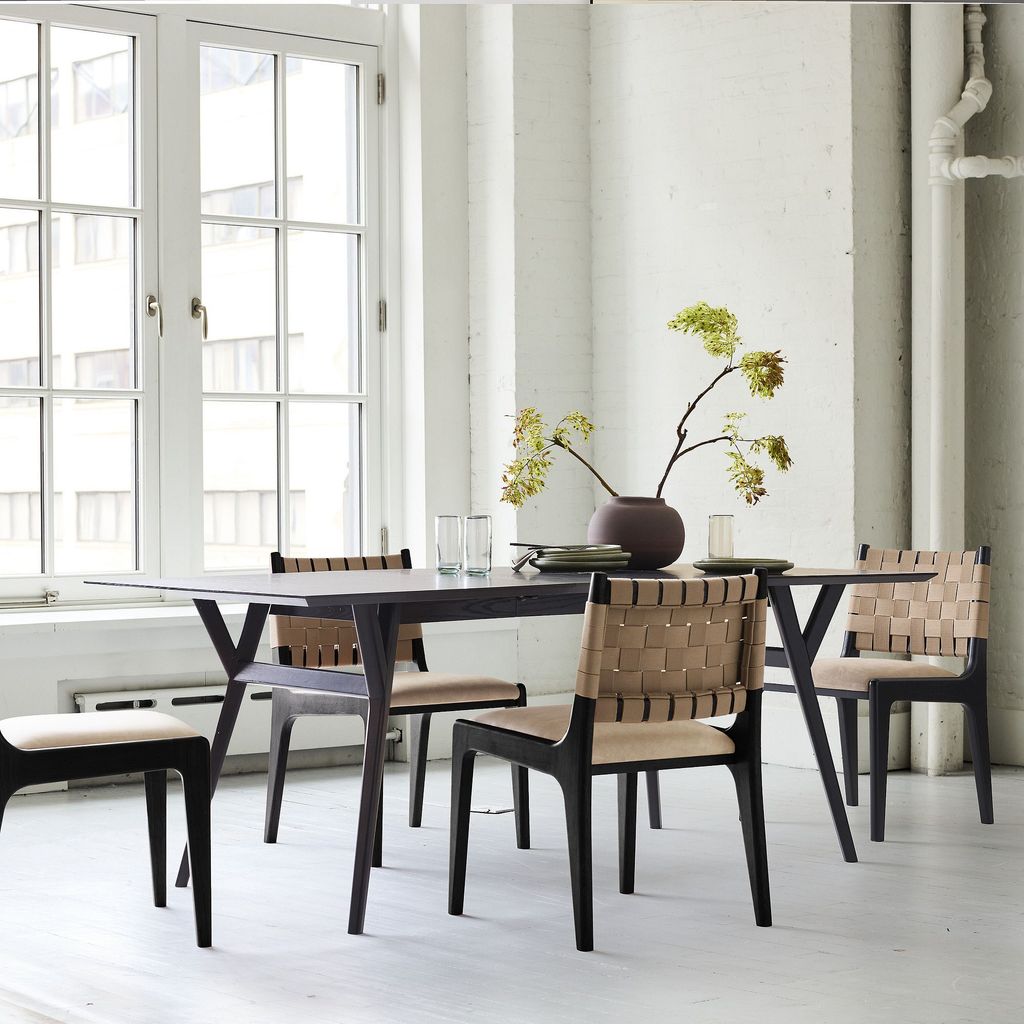 Bàn Ăn Gỗ Tối Giản Mid-Century Chân Xéo Cách Điệu Meline