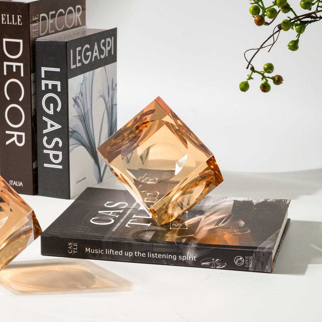 Tượng Trang Trí Khối Rubik Pha Lê Hổ Phách Sang Trọng