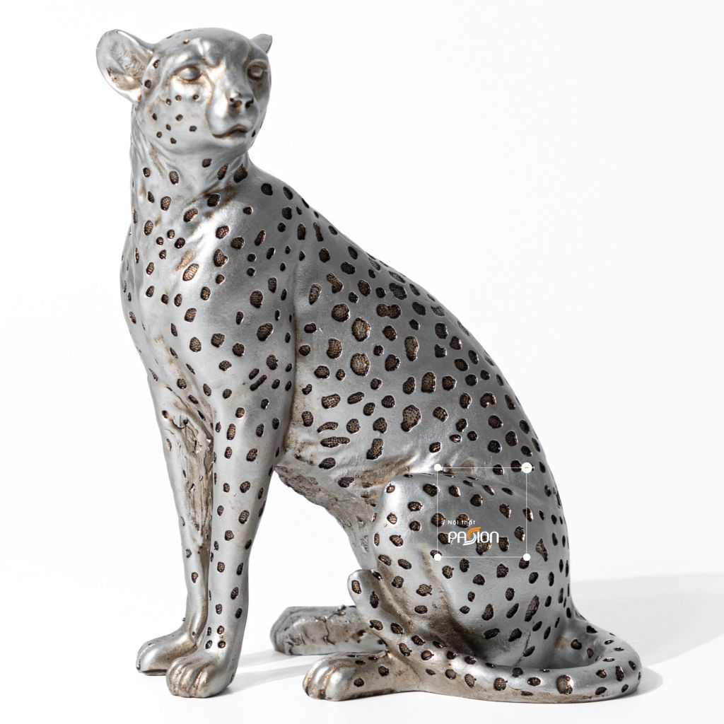 Tượng báo Jaguar màu bạc trang trí phòng khách hiện đại
