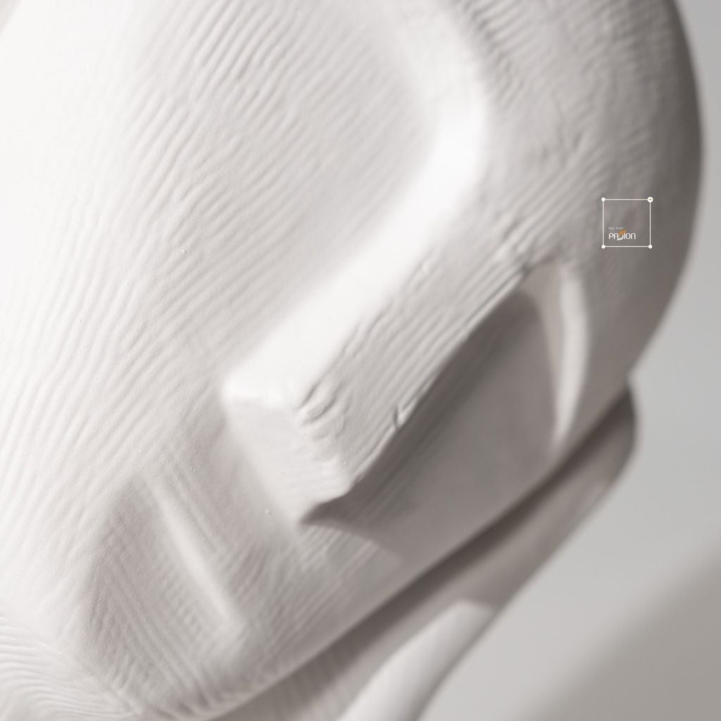 Tượng Chân Dung Hình Bán Thân Nghiên Đầu Suy Nghĩ