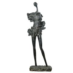 Tượng Điêu Khắc Người Phụ Nữ Trong Gió