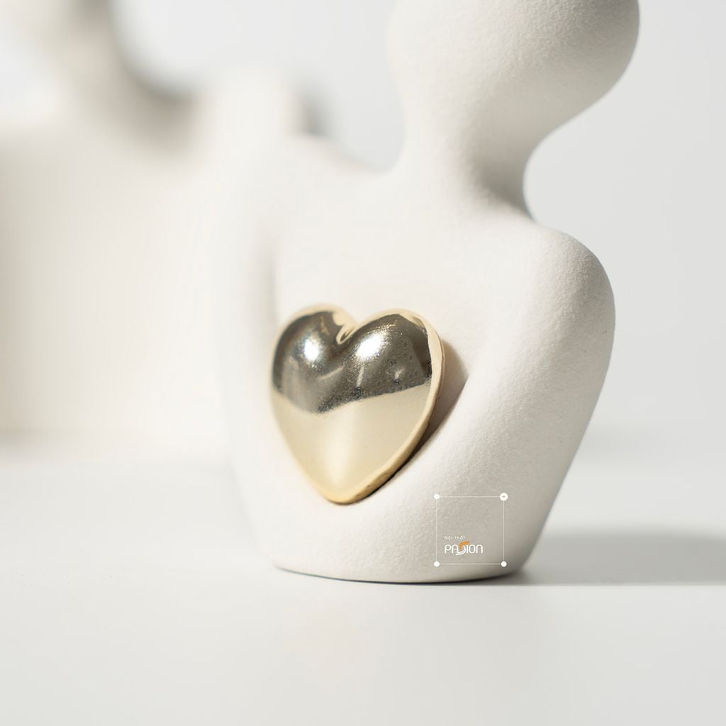 Tượng Nghệ Thuật Đôi Tình Nhân Trái Tim Vàng – Love Embrace