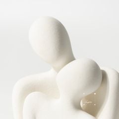 Tượng Nghệ Thuật Đôi Tình Nhân Trái Tim Vàng – Love Embrace