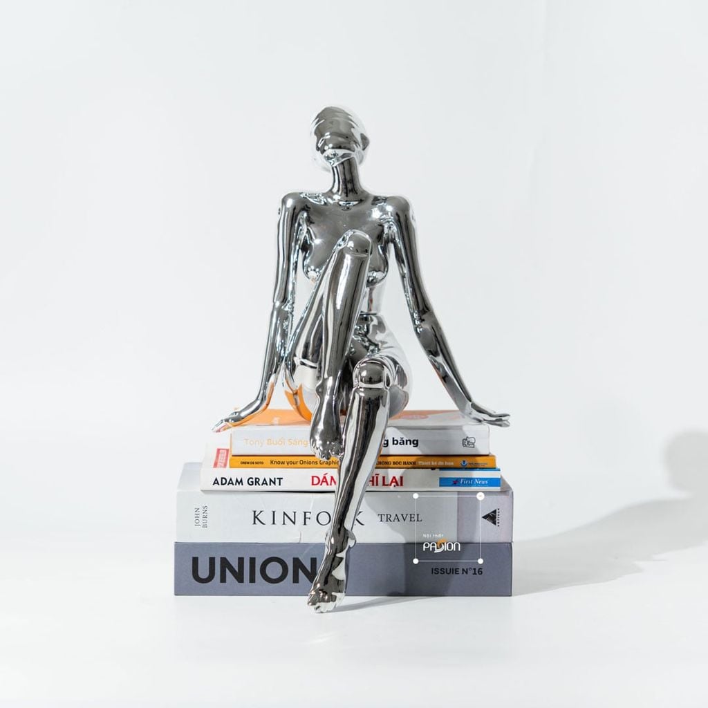 Tượng Ngồi Trang Trí Nữ Thần Sorayama