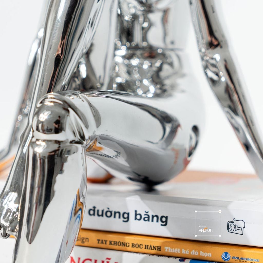 Tượng Ngồi Trang Trí Nữ Thần Sorayama