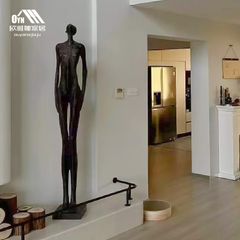 Tượng Điêu Khắc Hình Nhân Vật Ngước Nhìn Lên