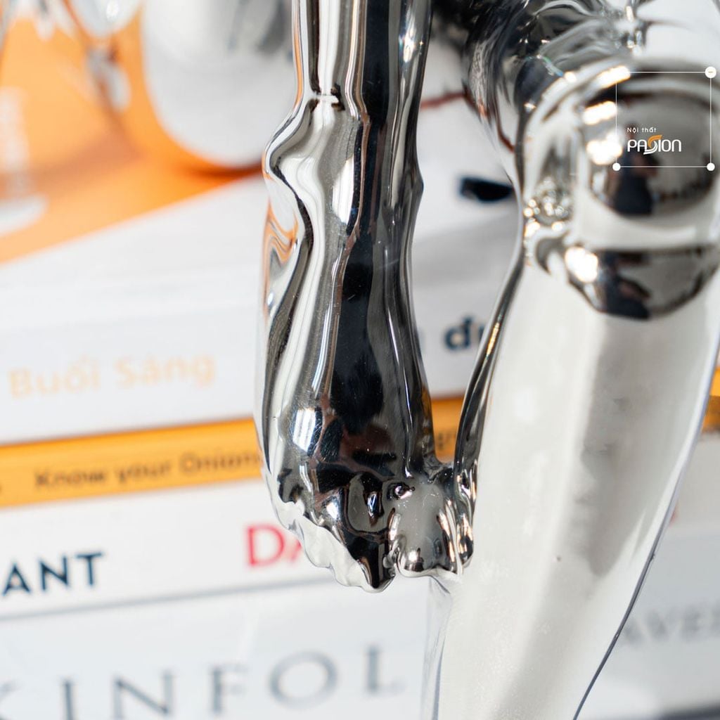 Tượng Ngồi Trang Trí Nữ Thần Sorayama