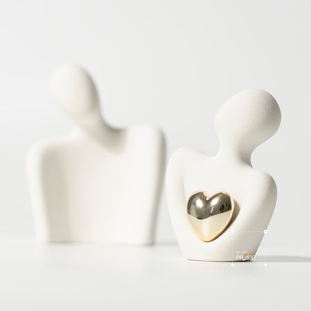 Tượng Nghệ Thuật Đôi Tình Nhân Trái Tim Vàng – Love Embrace