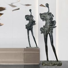 Tượng Điêu Khắc Người Phụ Nữ Trong Gió