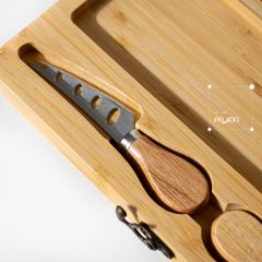 Khay Gỗ Tre Đựng Phô Mai Đồ Ăn Nhẹ Kiểu Vali Gấp Kèm Muỗng Nĩa