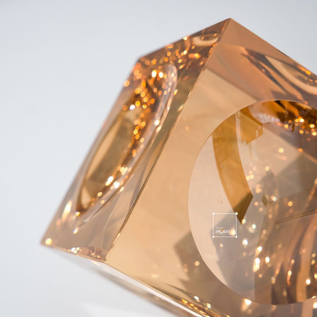 Tượng Trang Trí Khối Rubik Pha Lê Hổ Phách Sang Trọng