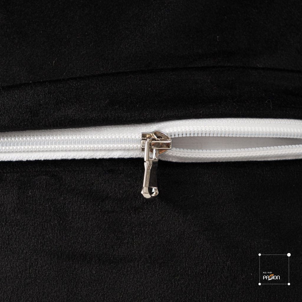 Vỏ Gối Tựa Lưng Nhung Đen Bạc Ánh Kim Vân Hổ