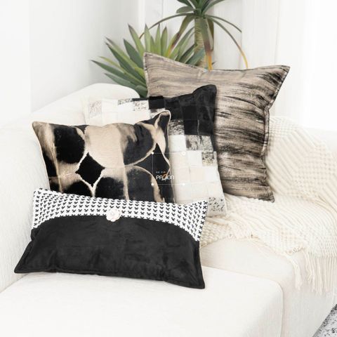 Vỏ Gối Tựa Lưng Lông Ngựa Luxury Phối Đen Trắng