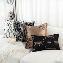 Vỏ Gối Tựa Lưng Nhung Đen Bạc Ánh Kim Vân Hổ