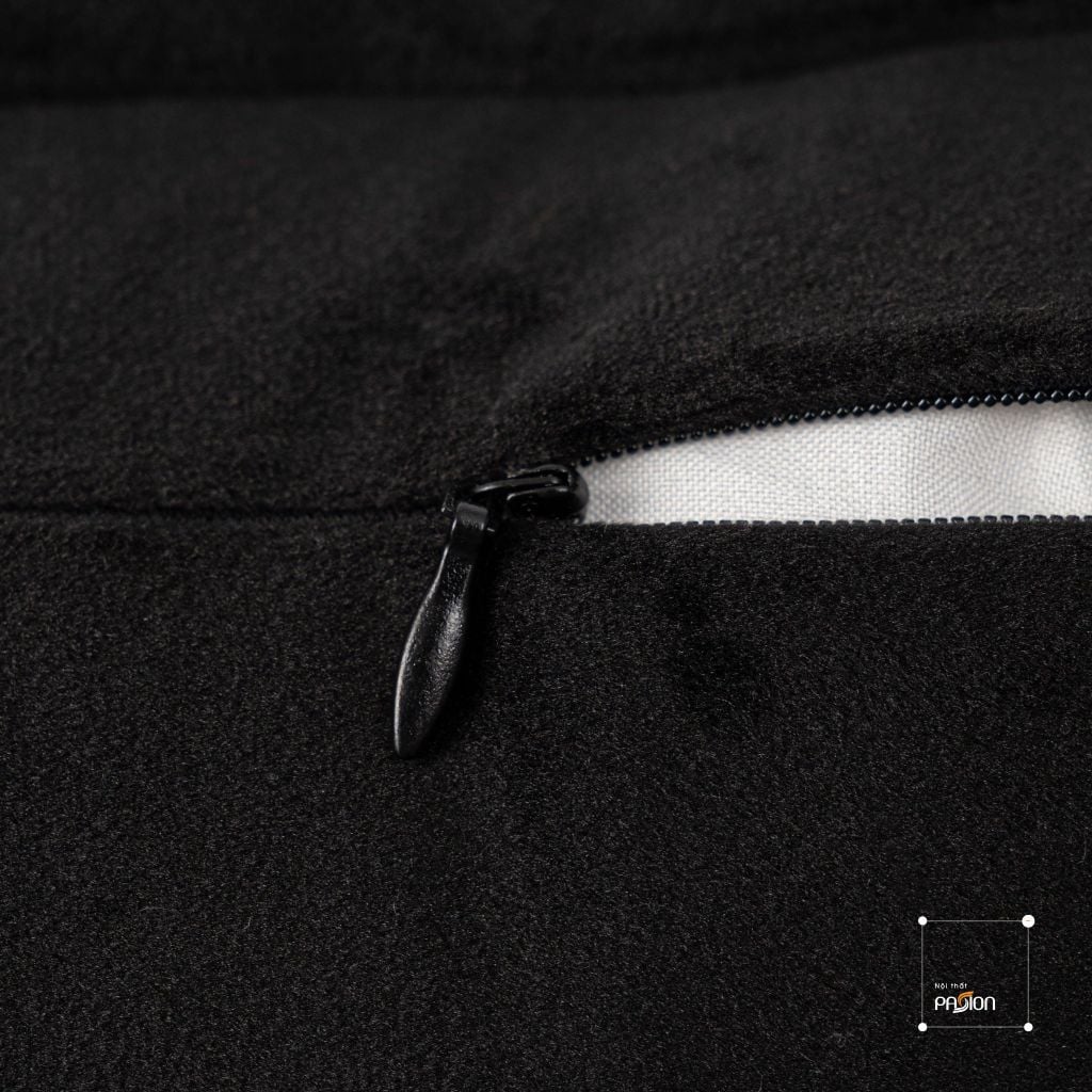 Vỏ Gối Tựa Lưng Nhung Đen Bạc Ánh Kim Vân Hổ