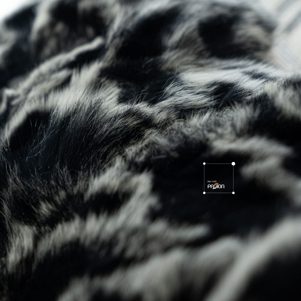 Vỏ Gối Tựa Lưng Nhung Đen Bạc Ánh Kim Vân Hổ