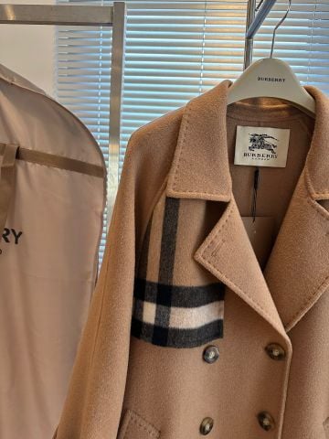 ÁO MĂNG TÔ NỮ BBR DÁNG TRENCH 2 HÀNG KHUY – ĐIỂM NHẤN KẺ BIỂU TƯỢNG