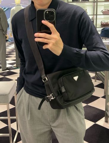 TÚI ĐEO CHÉO NAM NỮ PRD RE-NYLON PHỐI DA SAFFIANO PHOM MESSENGER