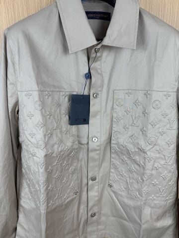 ÁO KHOÁC SƠ MI NAM NỮ L V MONOGRAM DẬP NỔI – PHOM WORKWEAR SHIRT JACKET CAO CẤP