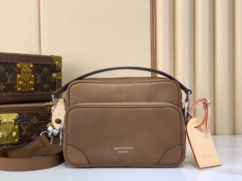 TÚI ĐEO CHÉO NAM L V NIL FULL LEATHER – PHOM POSTMAN BAG DA BÊ TRƠN CAO CẤP