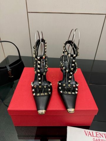 SANDAL CAO GÓT NỮ VLTN* ĐINH TÁN VÀNG MŨI NHỌN 9CM TÔN DÁNG SANG CHẢNH