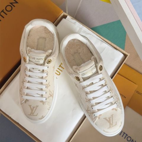GIÀY SNEAKER NỮ L V DÒNG TIME OUT CANVAS HỌA TIẾT MONOGRAM PHỐI THÊU