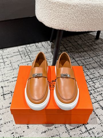 GIÀY SLIP‑ON NAM NỮ Herme* GAME DA BÊ NAVY – KHÓA H ICONIC
