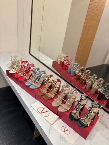 Giày cao gót VALENTINOO*  Rockstud Block-Heel – Biểu tượng thanh lịch & cá tính