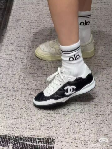 GIÀY THỂ THAO NỮ CN CHẦN BÔNG LOGO NỔI FORM THANH LỊCH