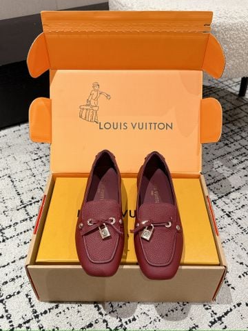GIÀY NỮ L*V LOAFER DA BÒ ĐỎ HUYẾT – BIỂU TƯỢNG THANH LỊCH
